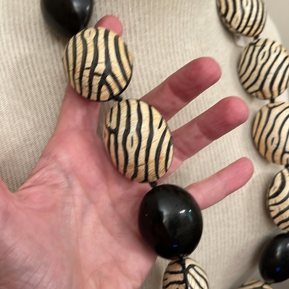Boutique Style Manouk Large Seed Pod Necklace Zebra Strips Asymmetrical Design - Picture 12 of 16